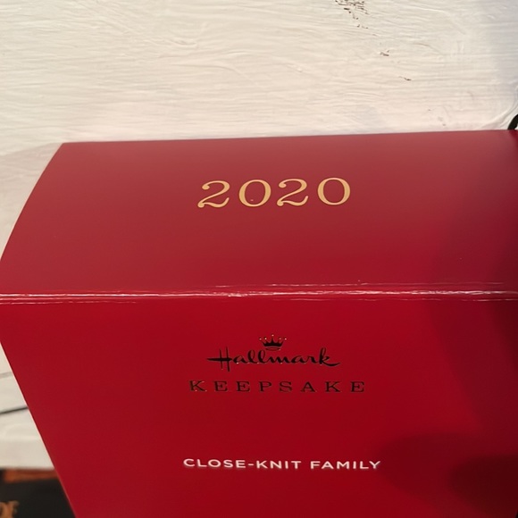 CLOSE-KNIT FAMILY ORNAMENT - Picture 3 of 4